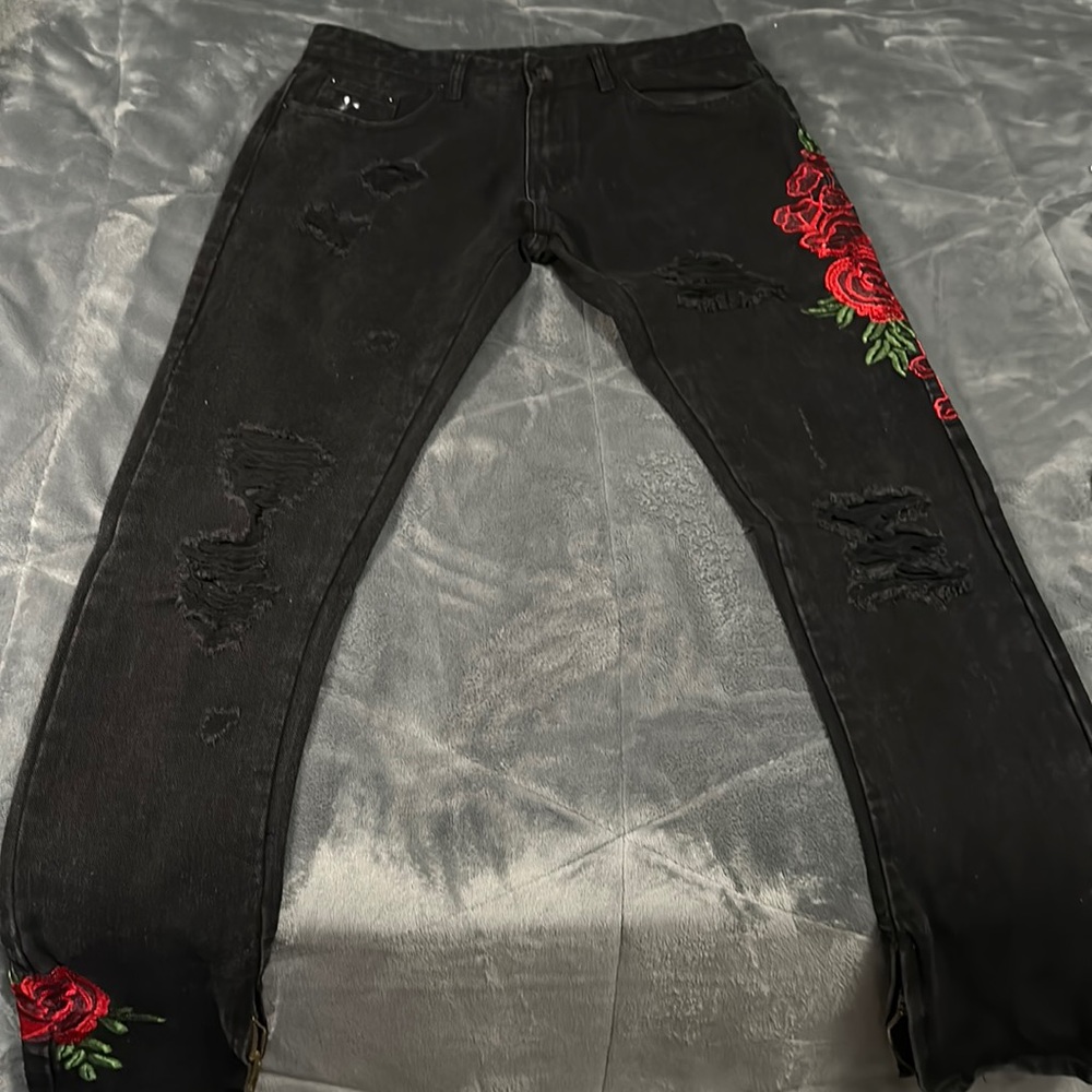 Y&W- black jeans w roses